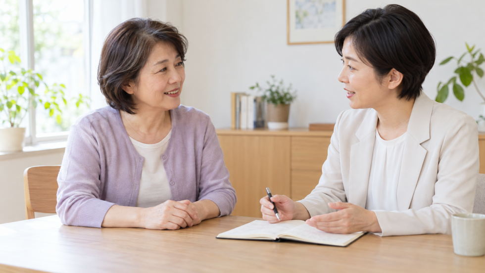 日常の困りごとをノートで相談する女性と担当者の説明用イメージ
